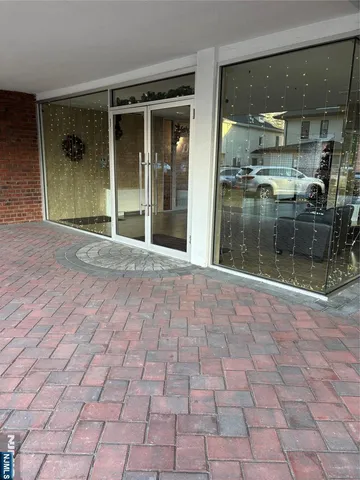 $2,400 | 275 Hoym Street, Unit 4H, Fort Lee, NJ 07024