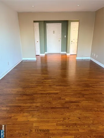 $2,400 | 275 Hoym Street, Unit 4H, Fort Lee, NJ 07024