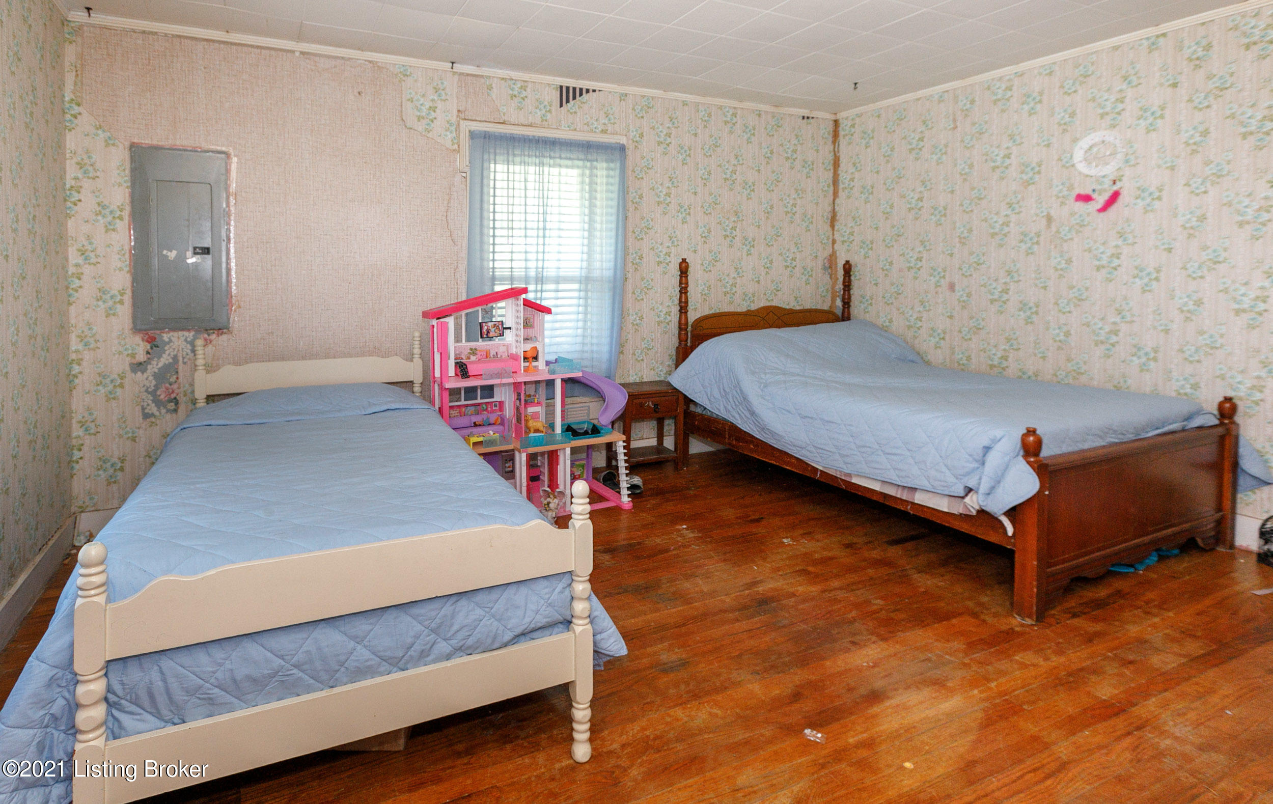 5040 Valley Hill Road Springfield, KY 40069 - Photo 13 of 27 013