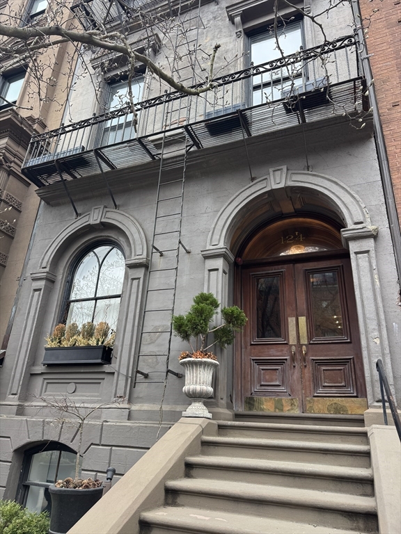 124 Beacon Street, Unit GF Boston, MA 02116 - Photo 10 of 11 a view of a entryway door of the house
