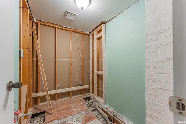 $99,900 | 1431 North Ottawa Street, Lincoln, IL 62656