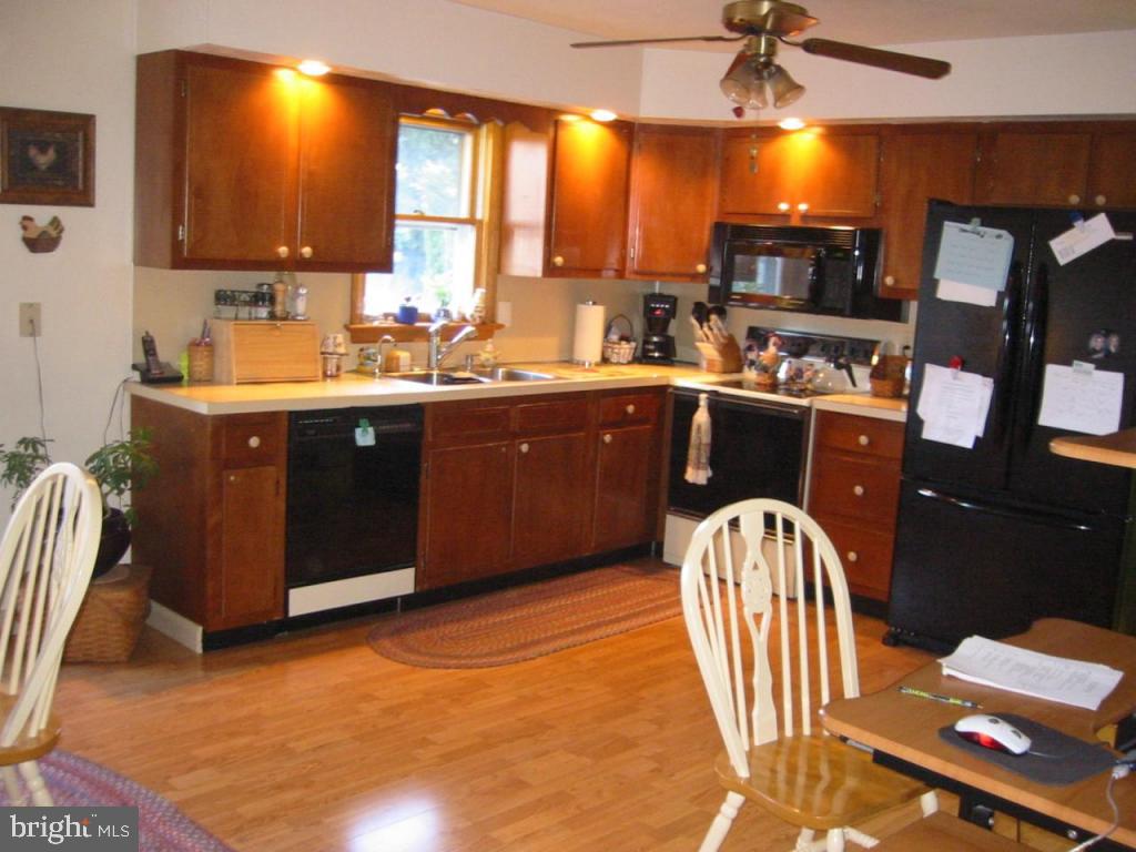 410 Ridgeview Avenue Elizabethtown, PA 17022 - Photo 7 of 11 Gallery Image 7