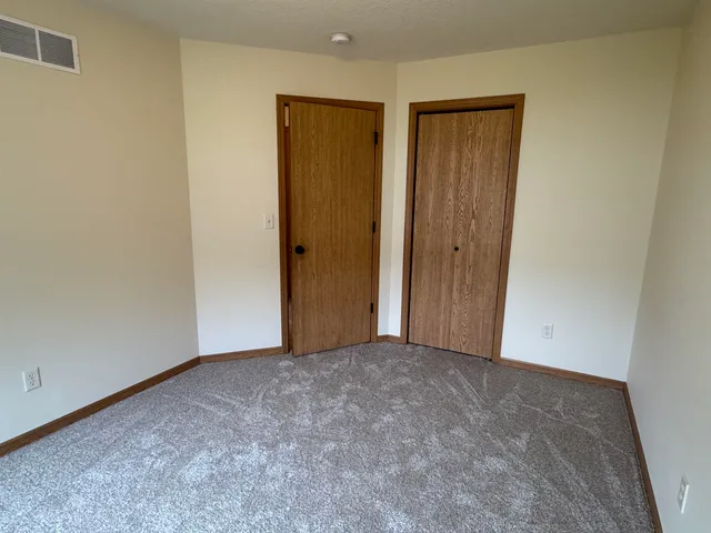 $2,450 | 3802 West 15th St Court, Ct Court, IA 52804