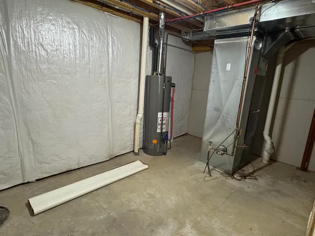 $2,450 | 3802 West 15th St Court, Ct Court, IA 52804