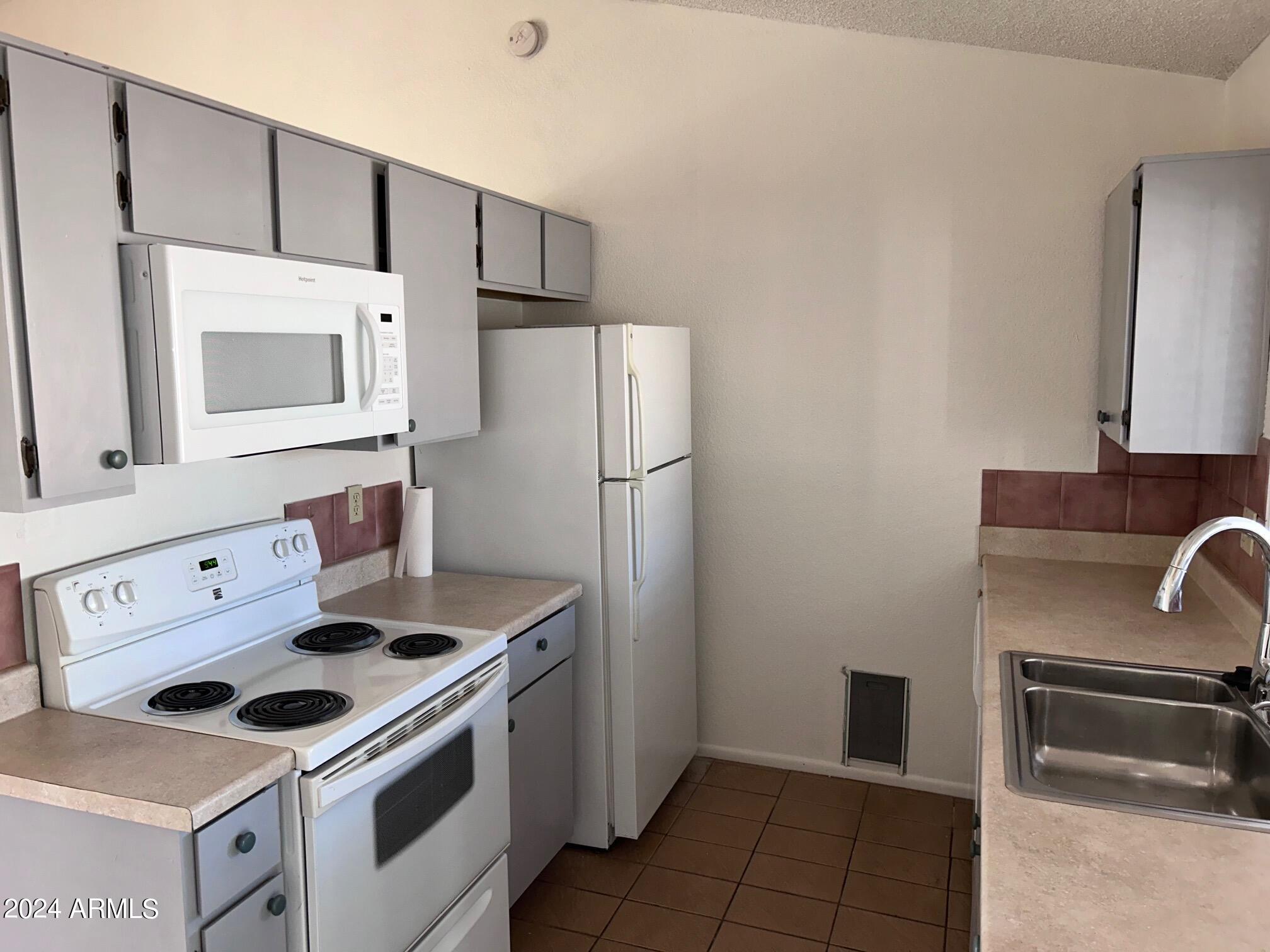 1818 East Grandview Road Phoenix, AZ 85022 - Photo 12 of 33 IMG_8888