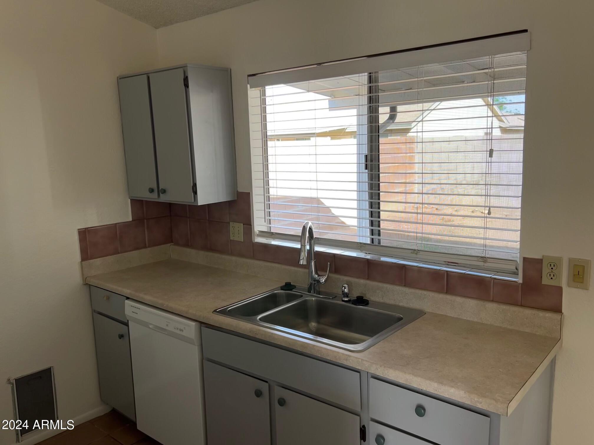 1818 East Grandview Road Phoenix, AZ 85022 - Photo 13 of 33 IMG_8889
