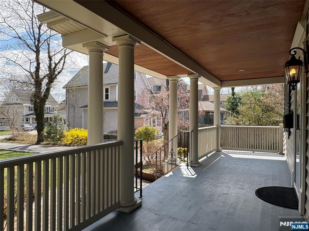 38 Walthery Avenue Ridgewood, NJ 07450 - Photo 4 of 50