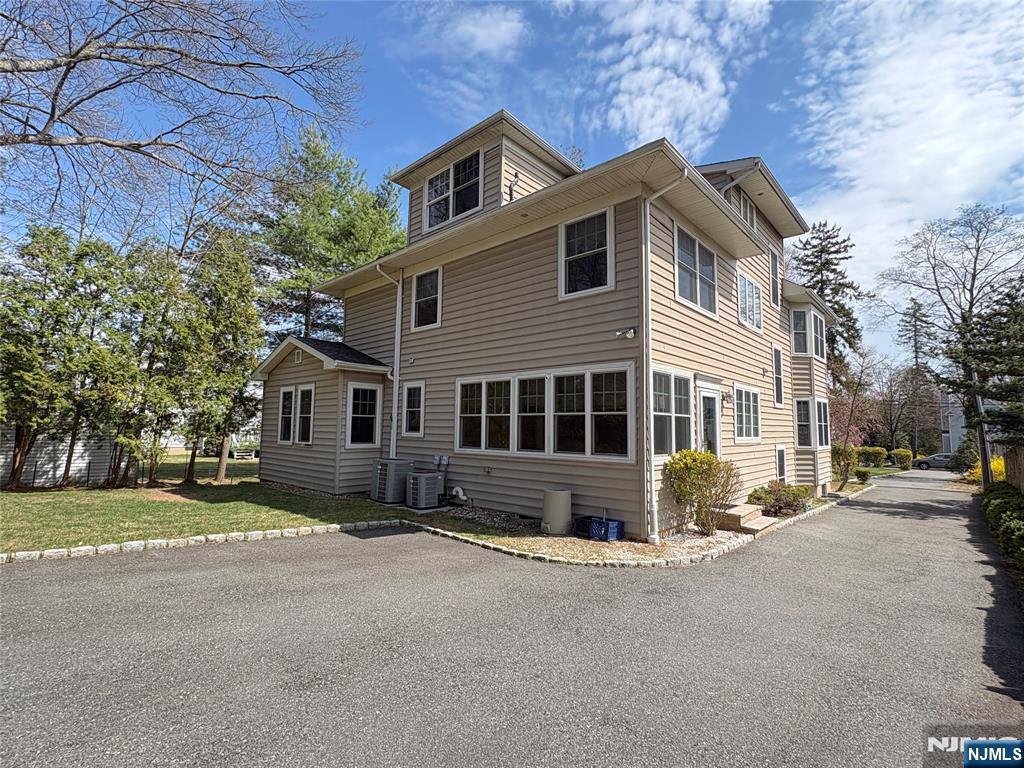 38 Walthery Avenue Ridgewood, NJ 07450 - Photo 46 of 50