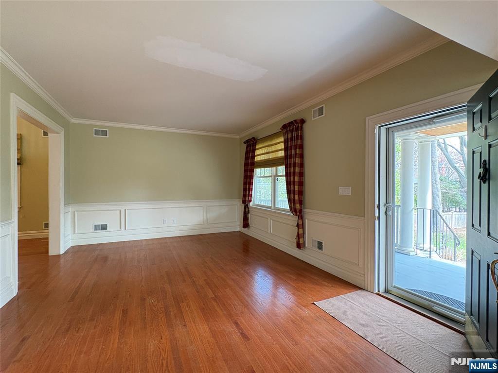 38 Walthery Avenue Ridgewood, NJ 07450 - Photo 6 of 50