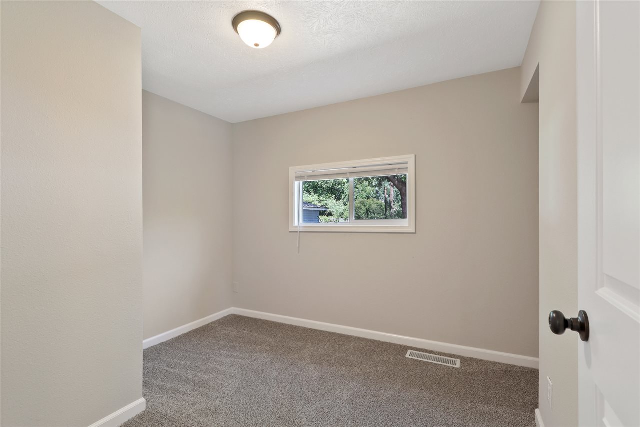 1322 North Lewis Road Spokane Valley, WA 99212 - Photo 13 of 20
