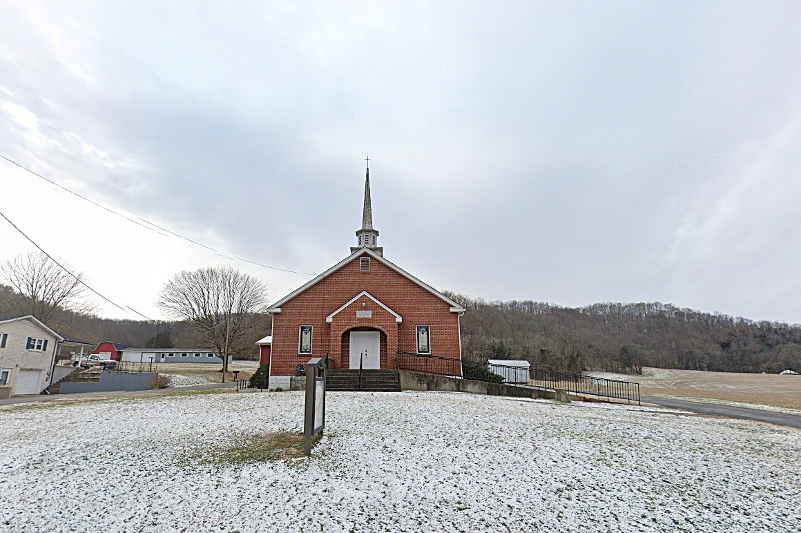 732 Lancaster Highway Lancaster, TN 38569 - Photo 3 of 36 a front view of a house with a yard