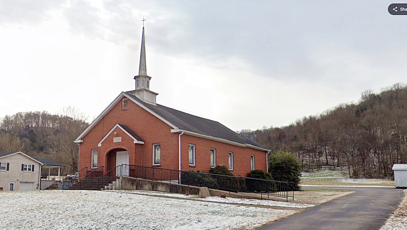 732 Lancaster Highway Lancaster, TN 38569 - Photo 4 of 36 a front view of a house with a yard