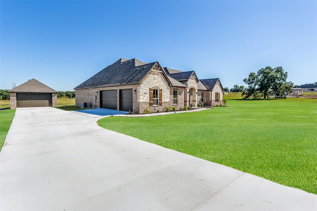 1014 Gonzollas Road Springtown, TX 76082 - Photo 3 of 32 Gallery Image 3