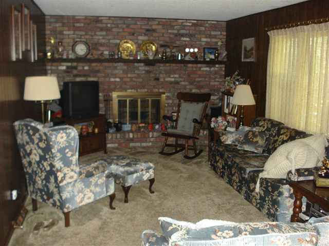 16 Pitch Pine Road Albany, NY 12203 - Photo 4 of 12 Photo 4