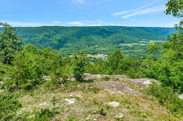 $640,000 | 225 Bobcat Trail, Unit 210, Jasper, TN 37347