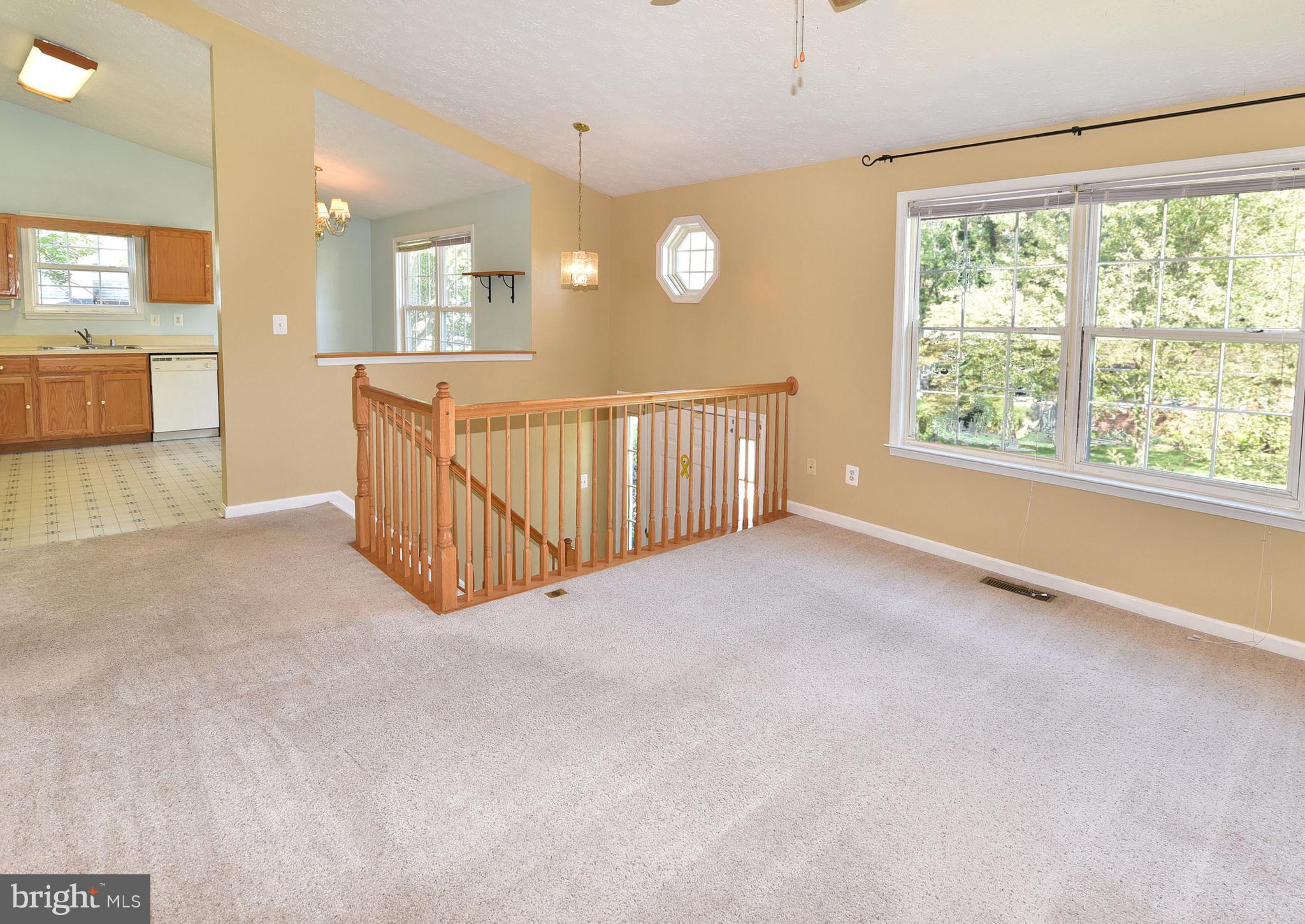 7844 East Shore Road Pasadena, MD 21122 - Photo 3 of 28 Living Room