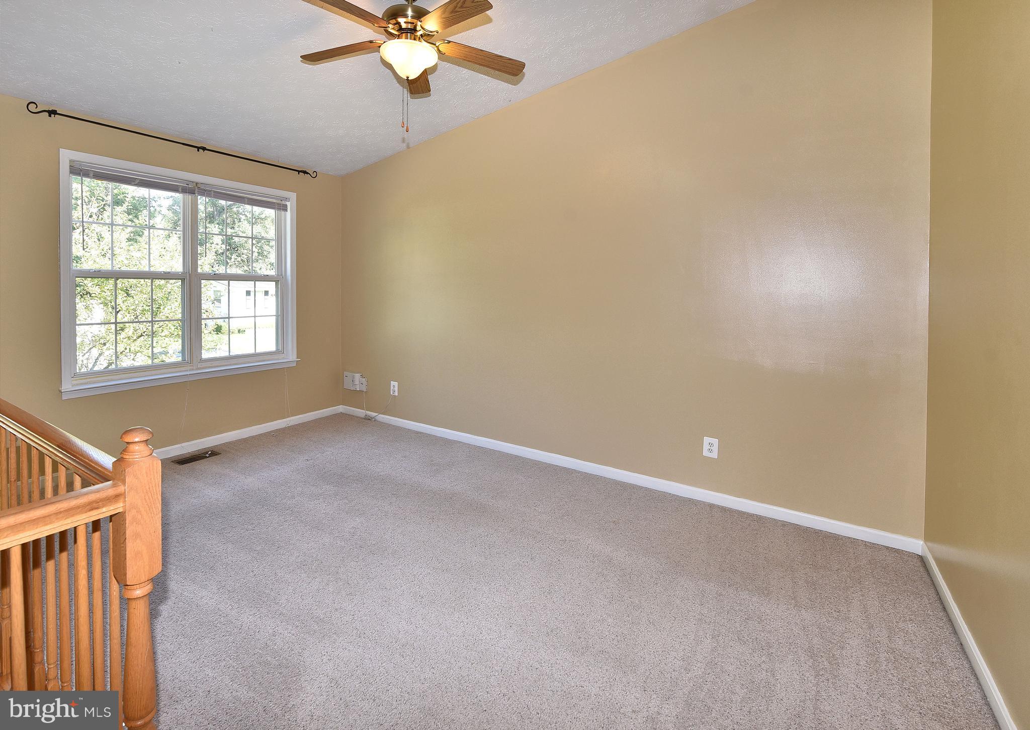 7844 East Shore Road Pasadena, MD 21122 - Photo 6 of 28 Living Room
