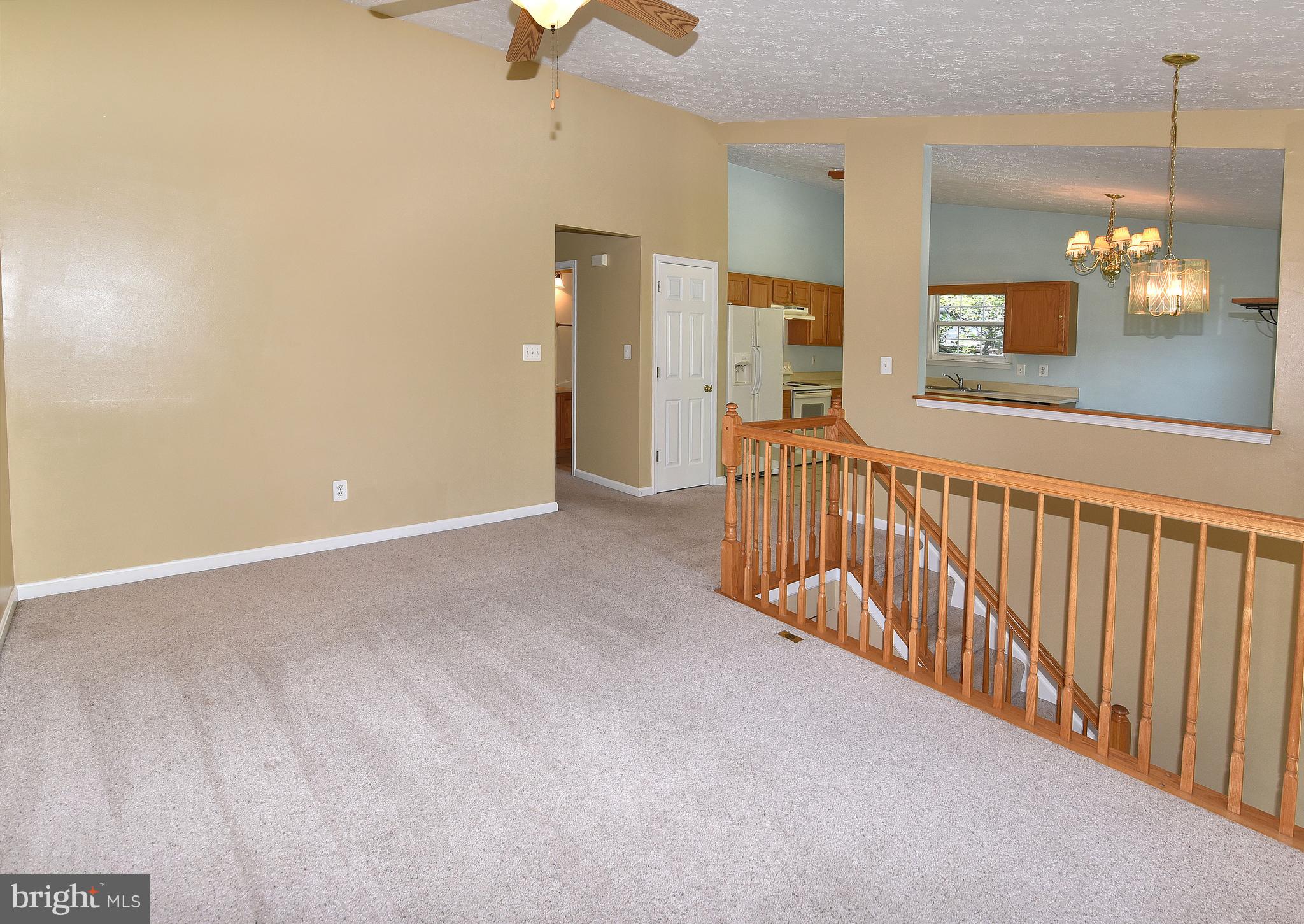 7844 East Shore Road Pasadena, MD 21122 - Photo 7 of 28 Living Room