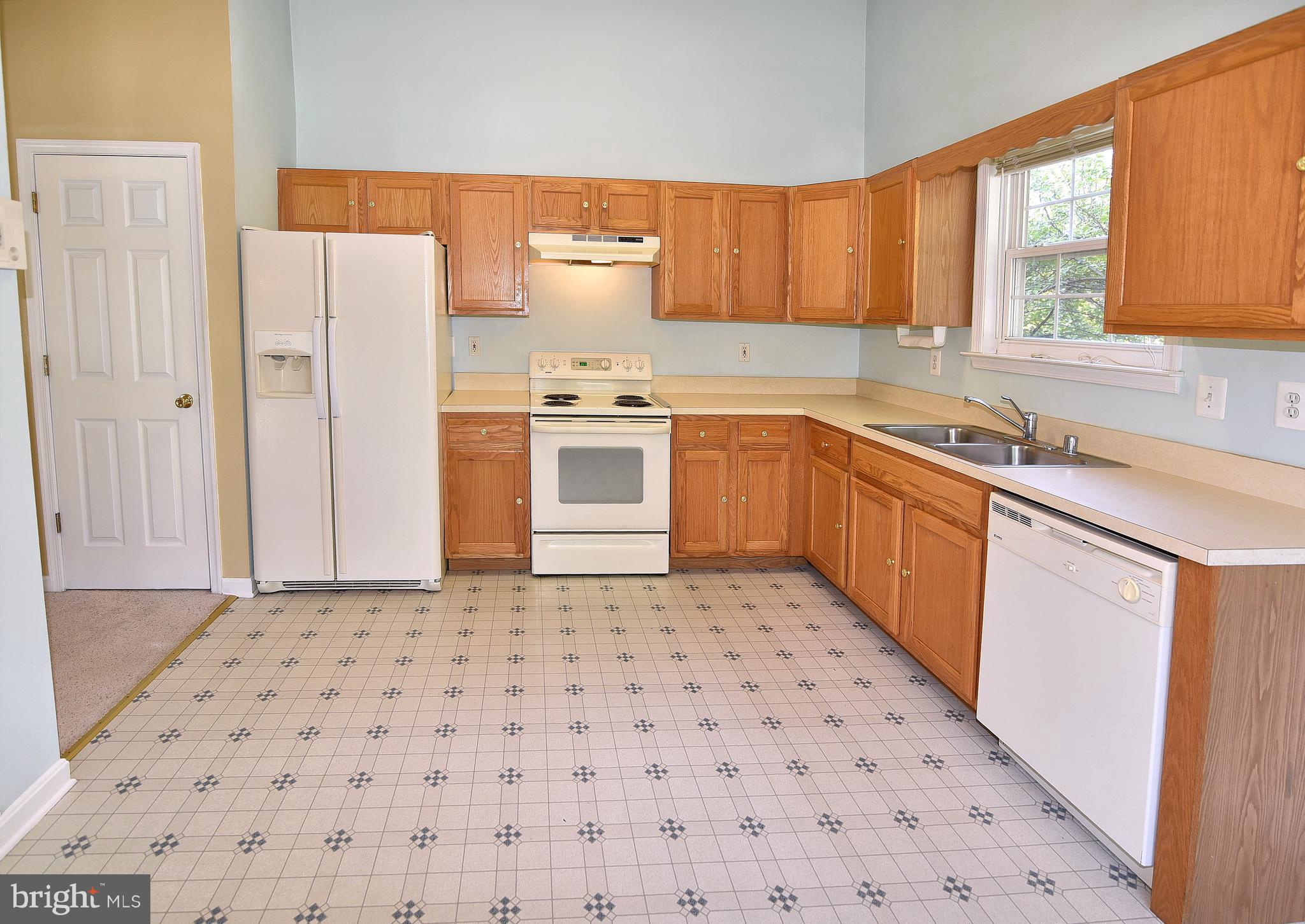 7844 East Shore Road Pasadena, MD 21122 - Photo 8 of 28 Kitchen