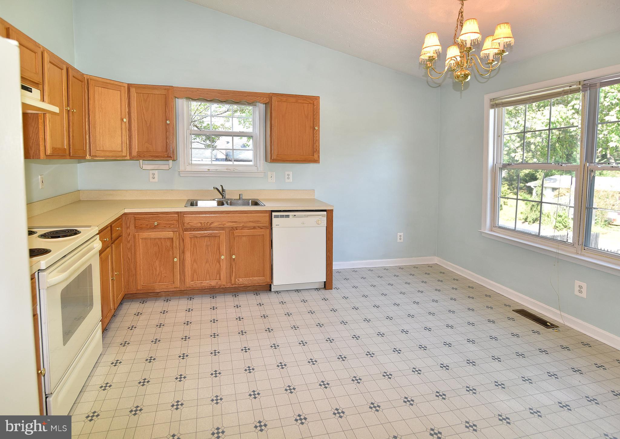 7844 East Shore Road Pasadena, MD 21122 - Photo 9 of 28 Kitchen