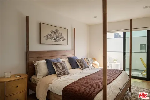 $879,000 | 11310 Victory Boulevard, North Hollywood, CA 91606