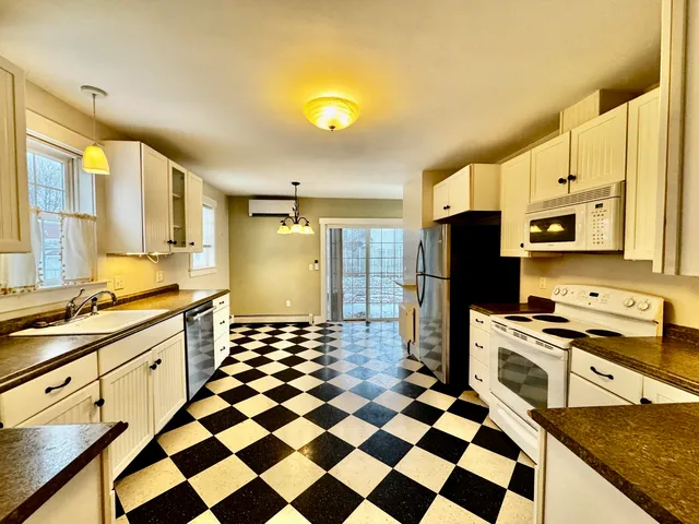 $449,000 | 17 State Street, Rockland, ME 04841