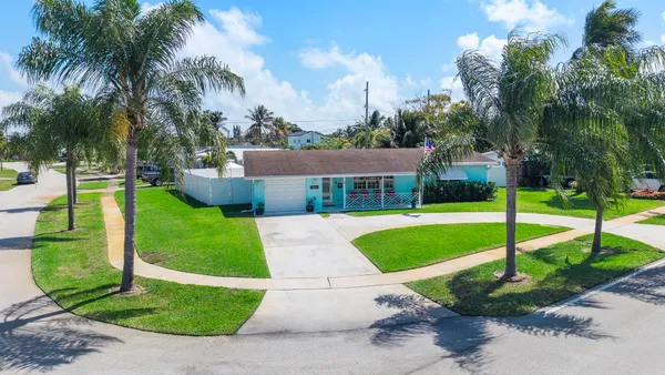 $530,000 | 1162 South Deerfield Avenue, Deerfield Beach, FL 33441
