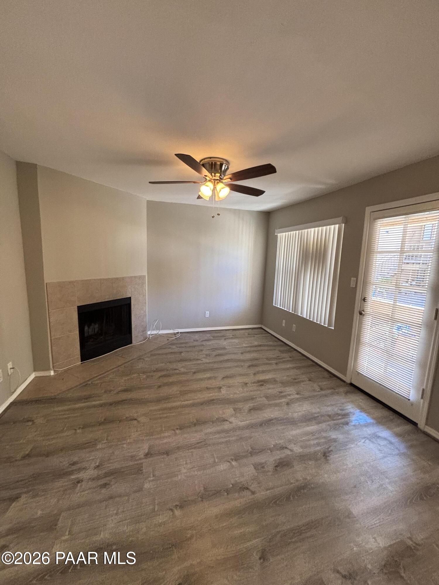 8787 East Mountain View Road, Unit 1082 Scottsdale, AZ 85258 - Photo 16 of 46 a view of an empty room with a window