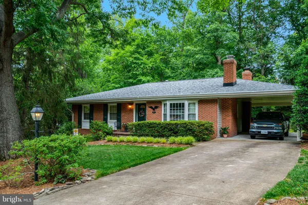 $975,000 | 8422 Georgian Way, Annandale, VA 22003