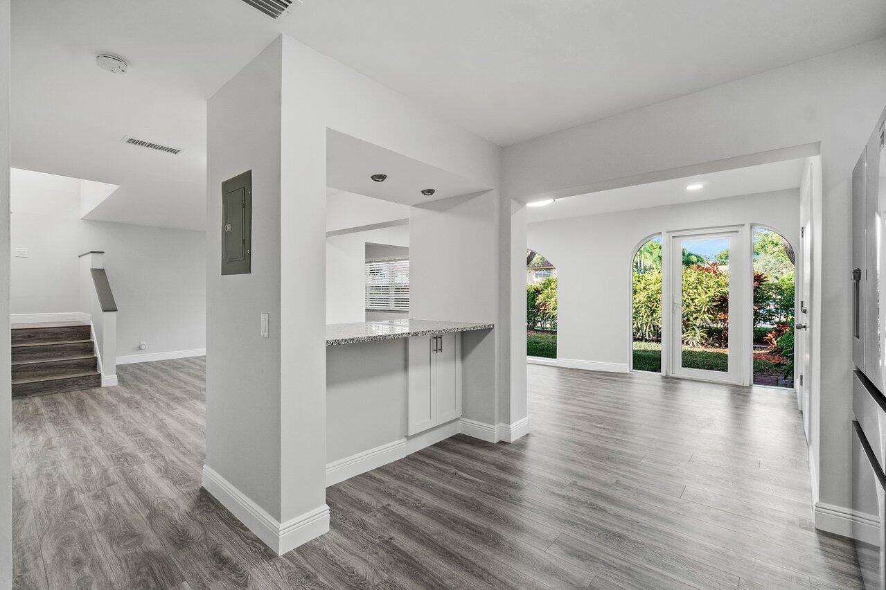 6652 Via Regina Boca Raton, FL 33433 - Photo 2 of 32 014-6652ViaRegina-BocaRaton-FL-33433-SMA