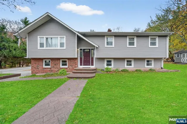 $725,000 | 182 Yawpo Avenue, Oakland, NJ 07436