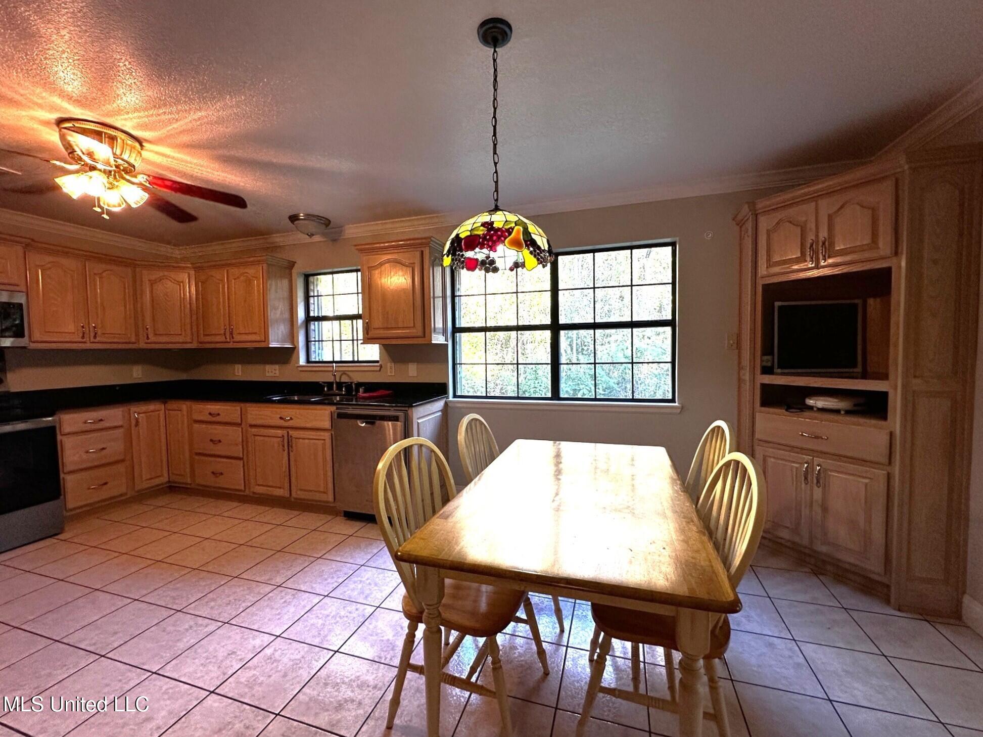 704 Hidden Oaks Drive Ocean Springs, MS 39564 - Photo 12 of 19 Kitchen2
