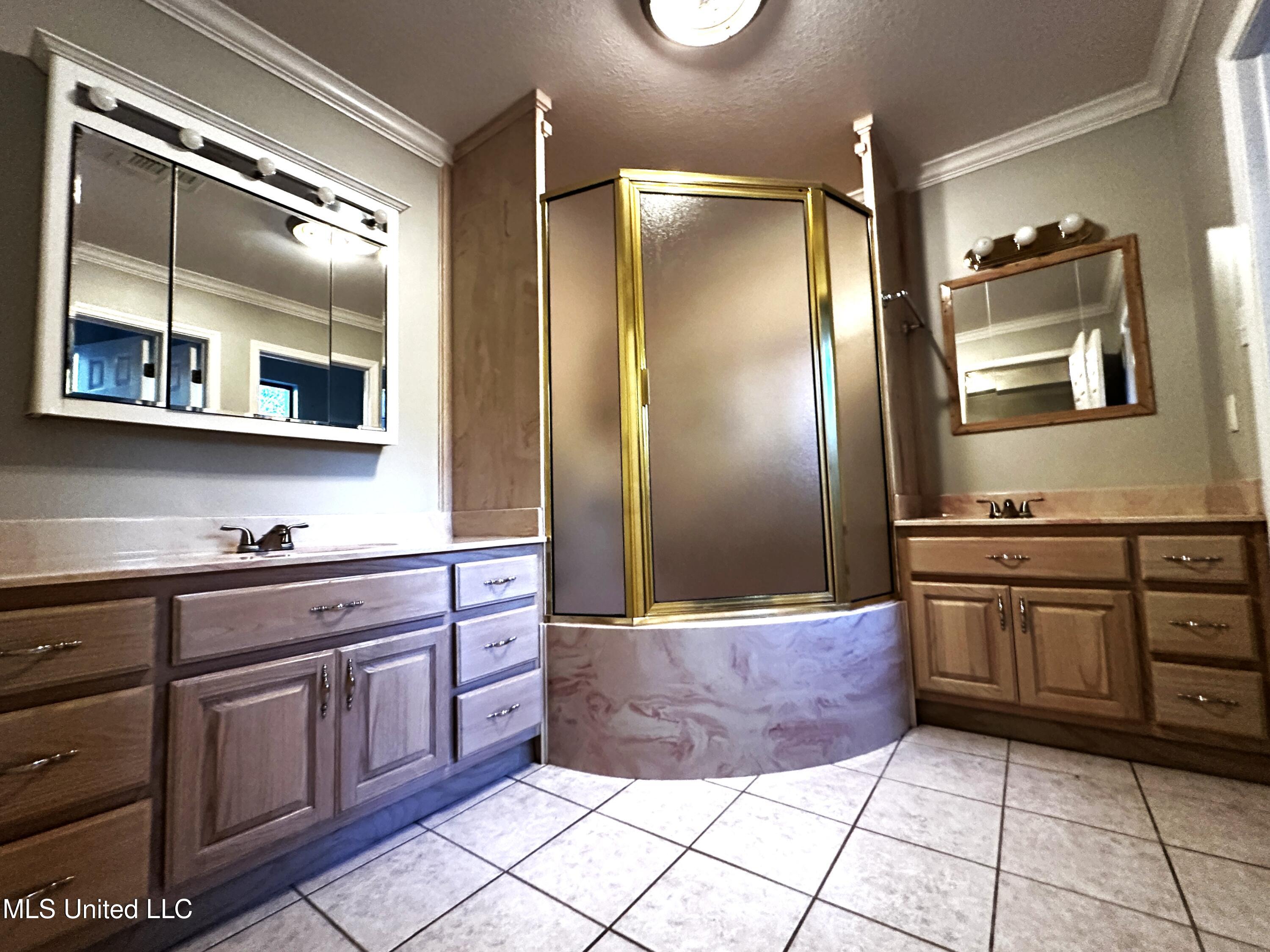 704 Hidden Oaks Drive Ocean Springs, MS 39564 - Photo 17 of 19 Primary Bathroom