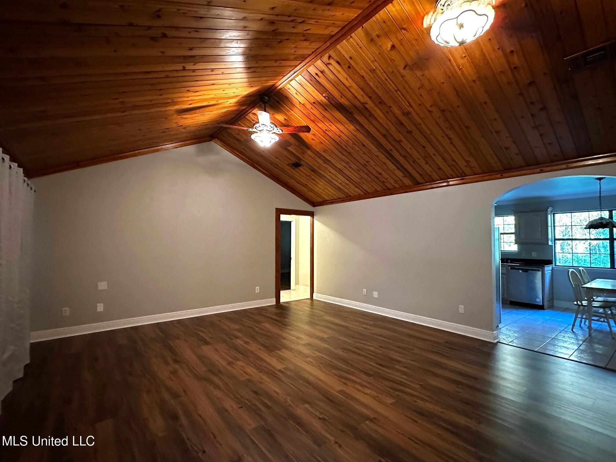 704 Hidden Oaks Drive Ocean Springs, MS 39564 - Photo 4 of 19 Greatroom1