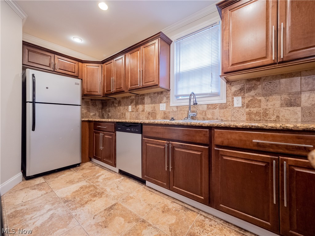 3684 Riedham Road Cleveland, OH 44120 - Photo 11 of 35