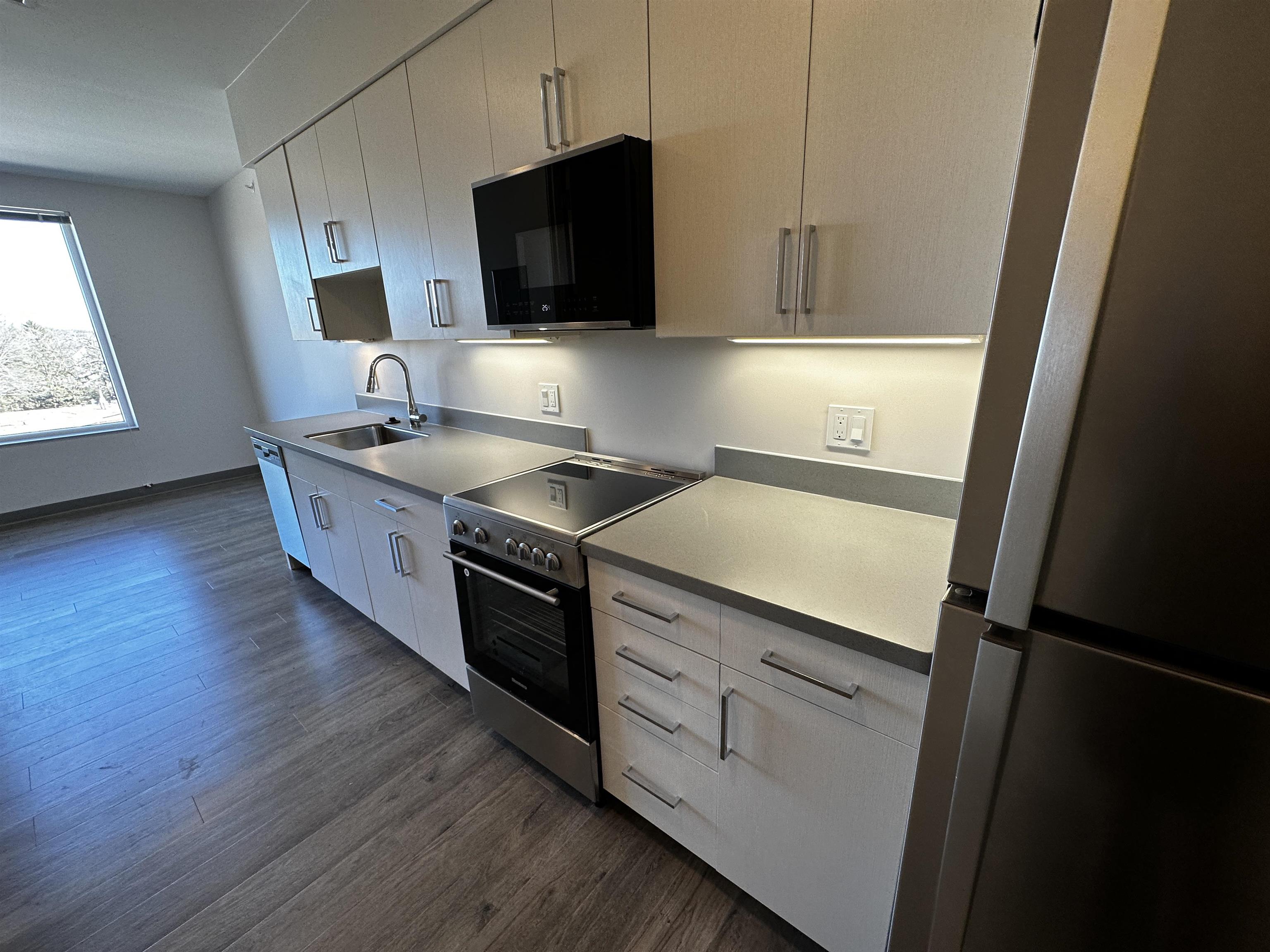 409 Elm Street, Unit 406 Manchester, NH 03101 - Photo 11 of 33