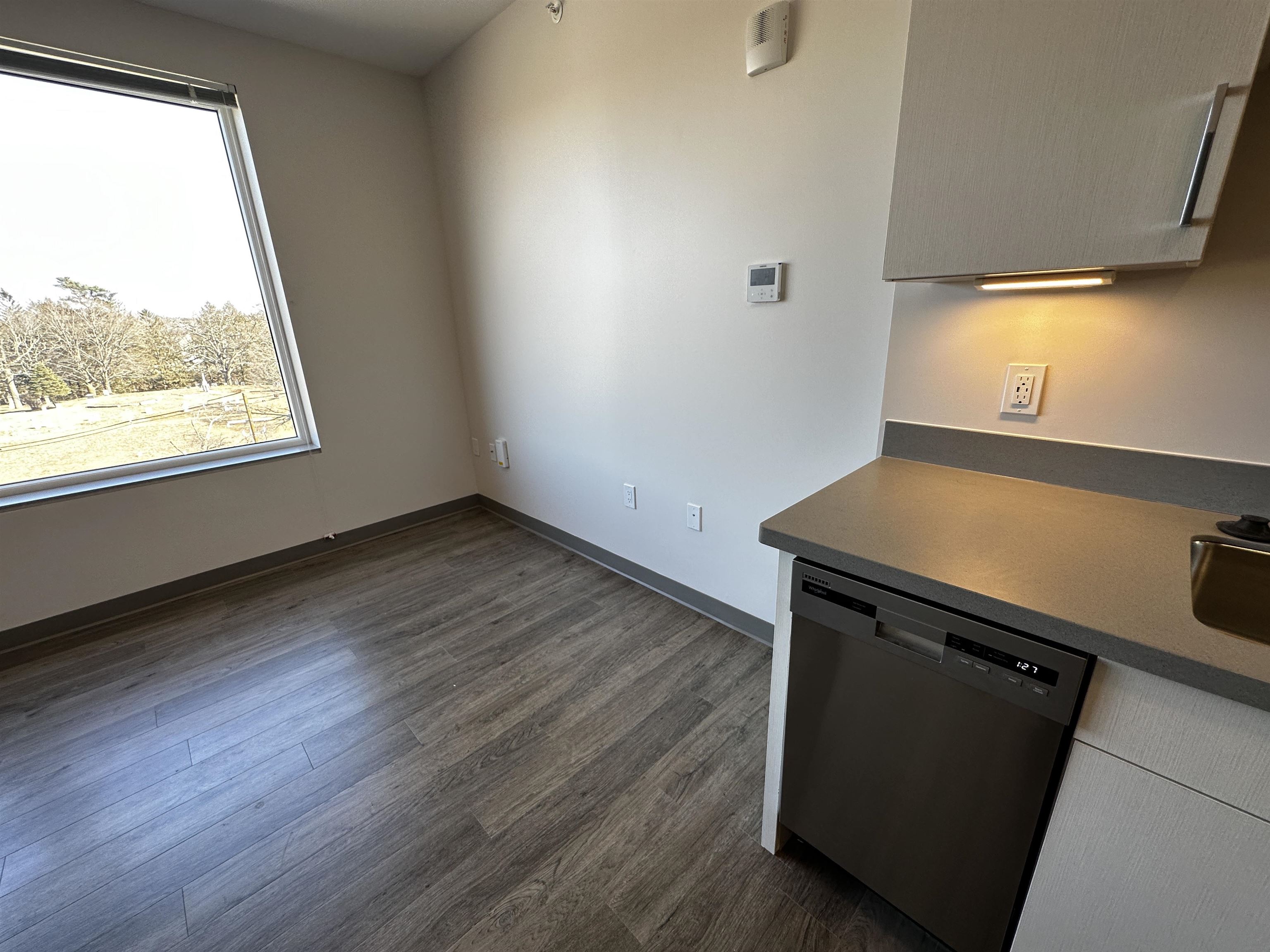 409 Elm Street, Unit 406 Manchester, NH 03101 - Photo 14 of 33