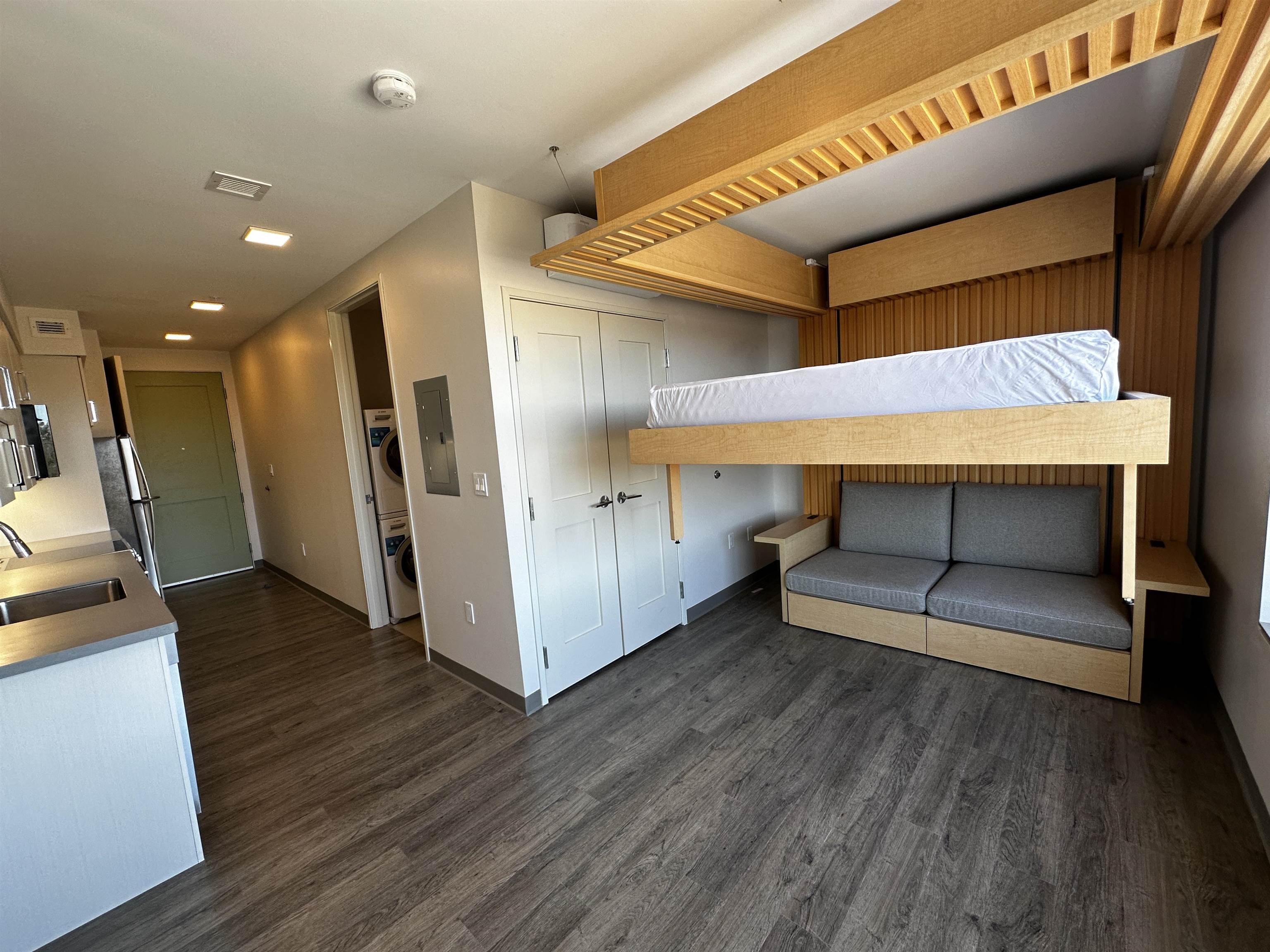 409 Elm Street, Unit 406 Manchester, NH 03101 - Photo 4 of 33