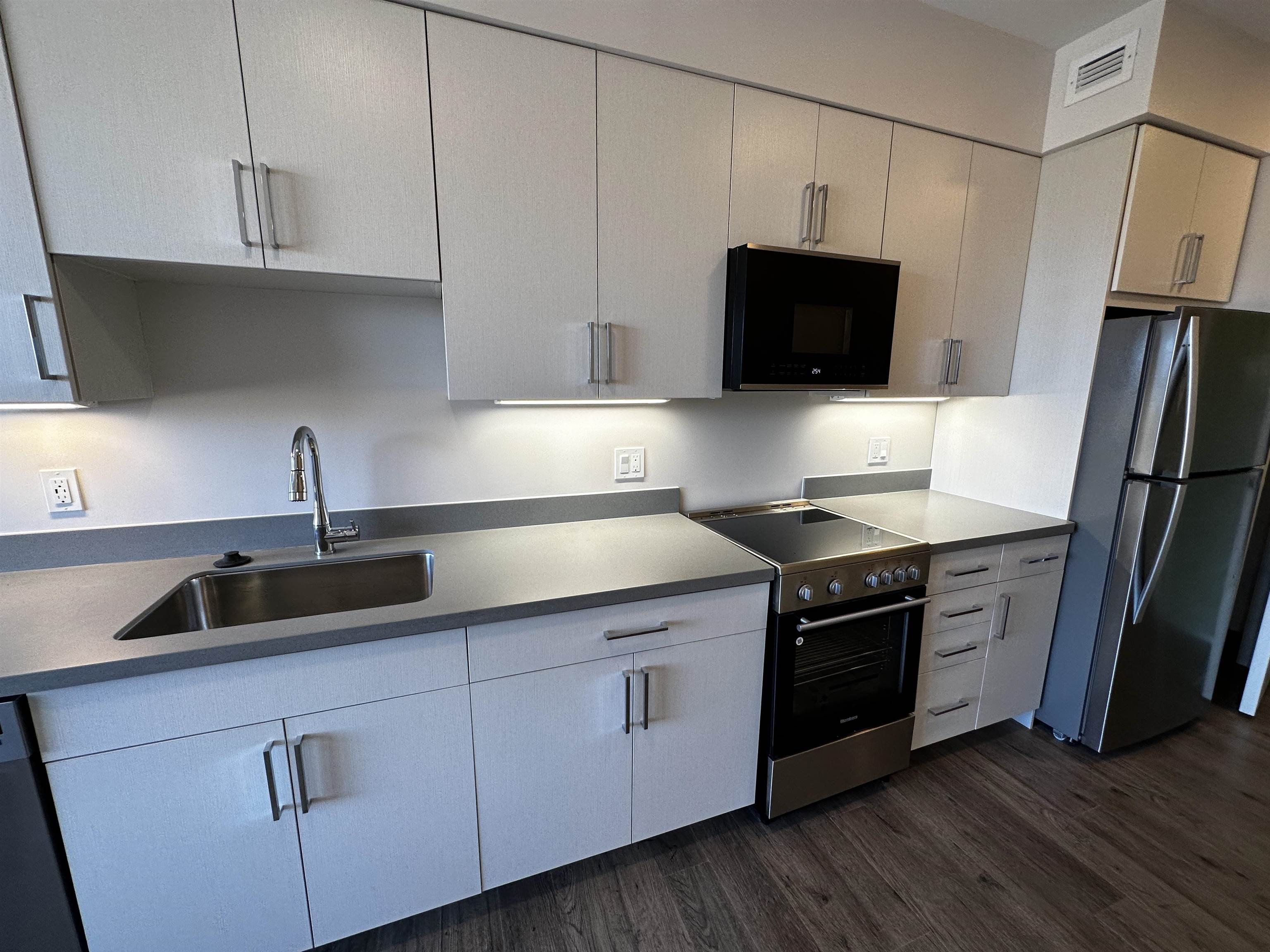 409 Elm Street, Unit 406 Manchester, NH 03101 - Photo 6 of 33