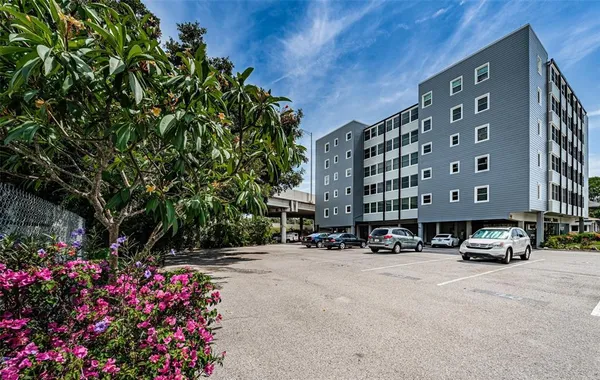 $124,500 | 841 4th Avenue North, Unit 21, St. Petersburg, FL 33701