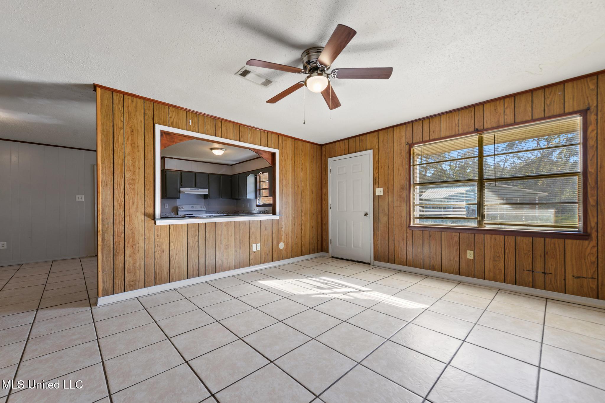 3825 Jeffery Road Moss Point, MS 39562 - Photo 4 of 21 004