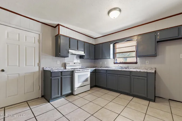 $97,900 | 3825 Jeffery Road, Moss Point, MS 39562