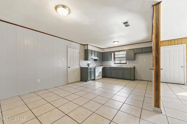 $97,900 | 3825 Jeffery Road, Moss Point, MS 39562