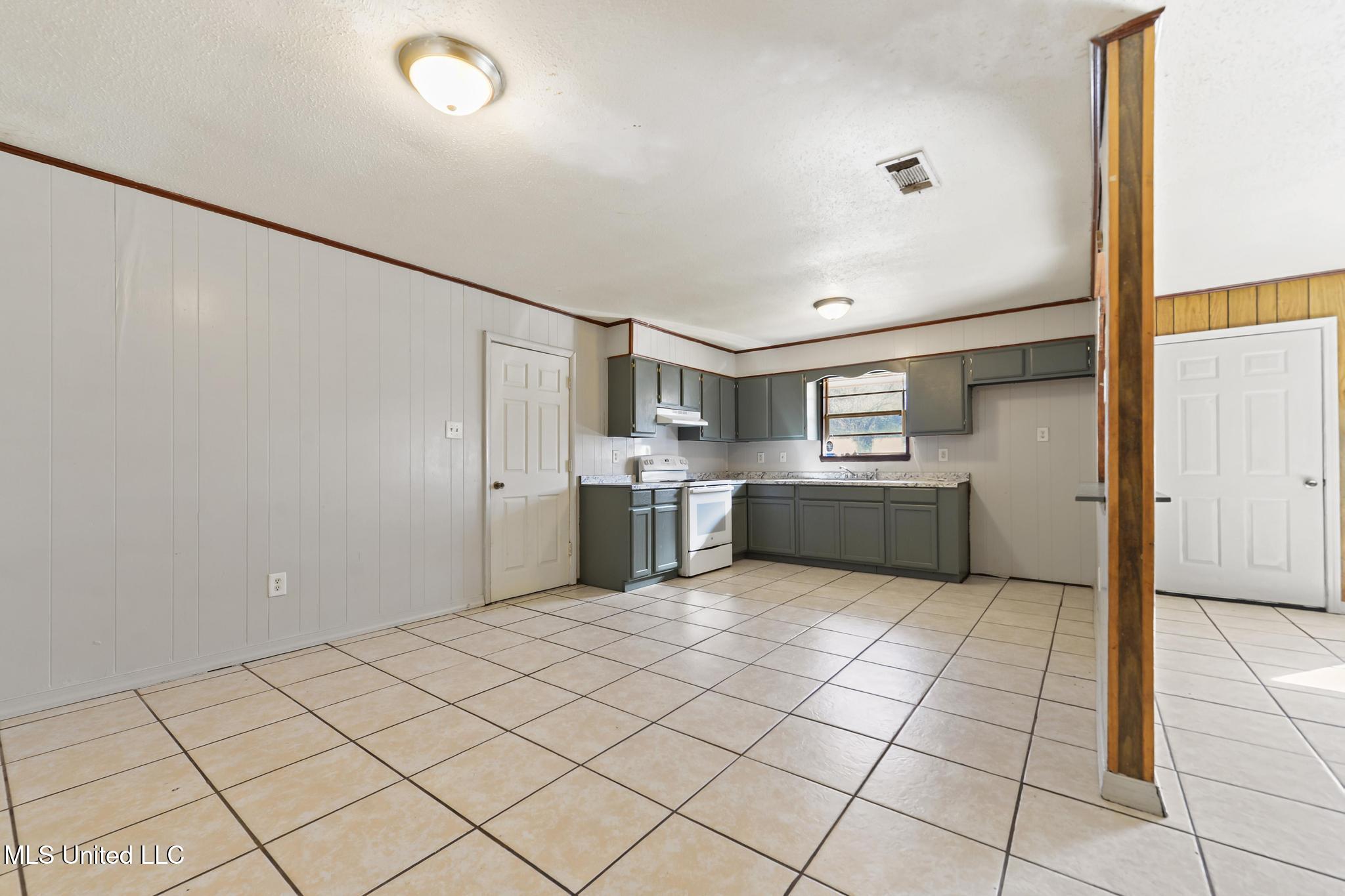 3825 Jeffery Road Moss Point, MS 39562 - Photo 9 of 21 009