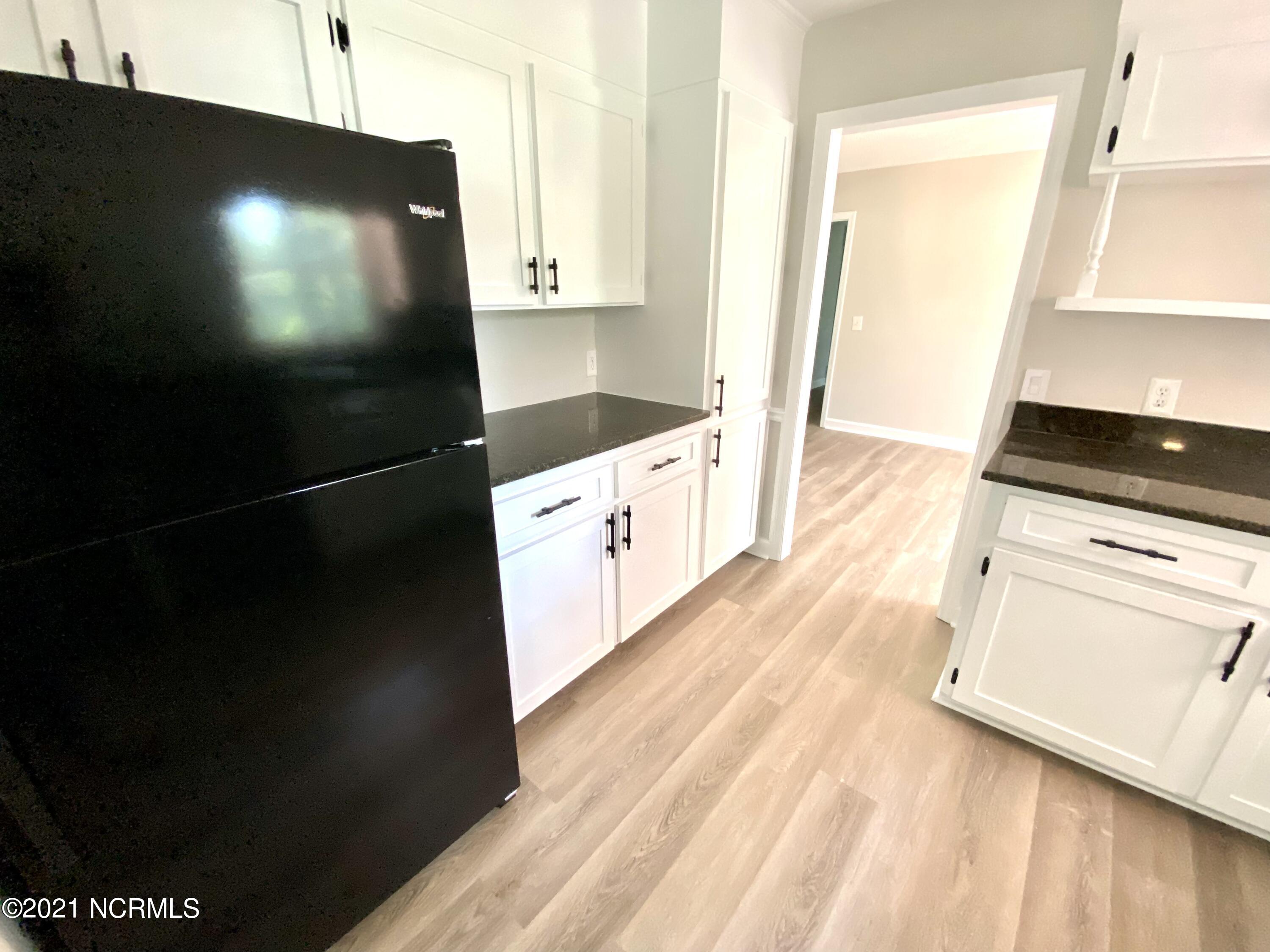 102 Winter Circle Elizabethtown, NC 28337 - Photo 13 of 46 Kitchen