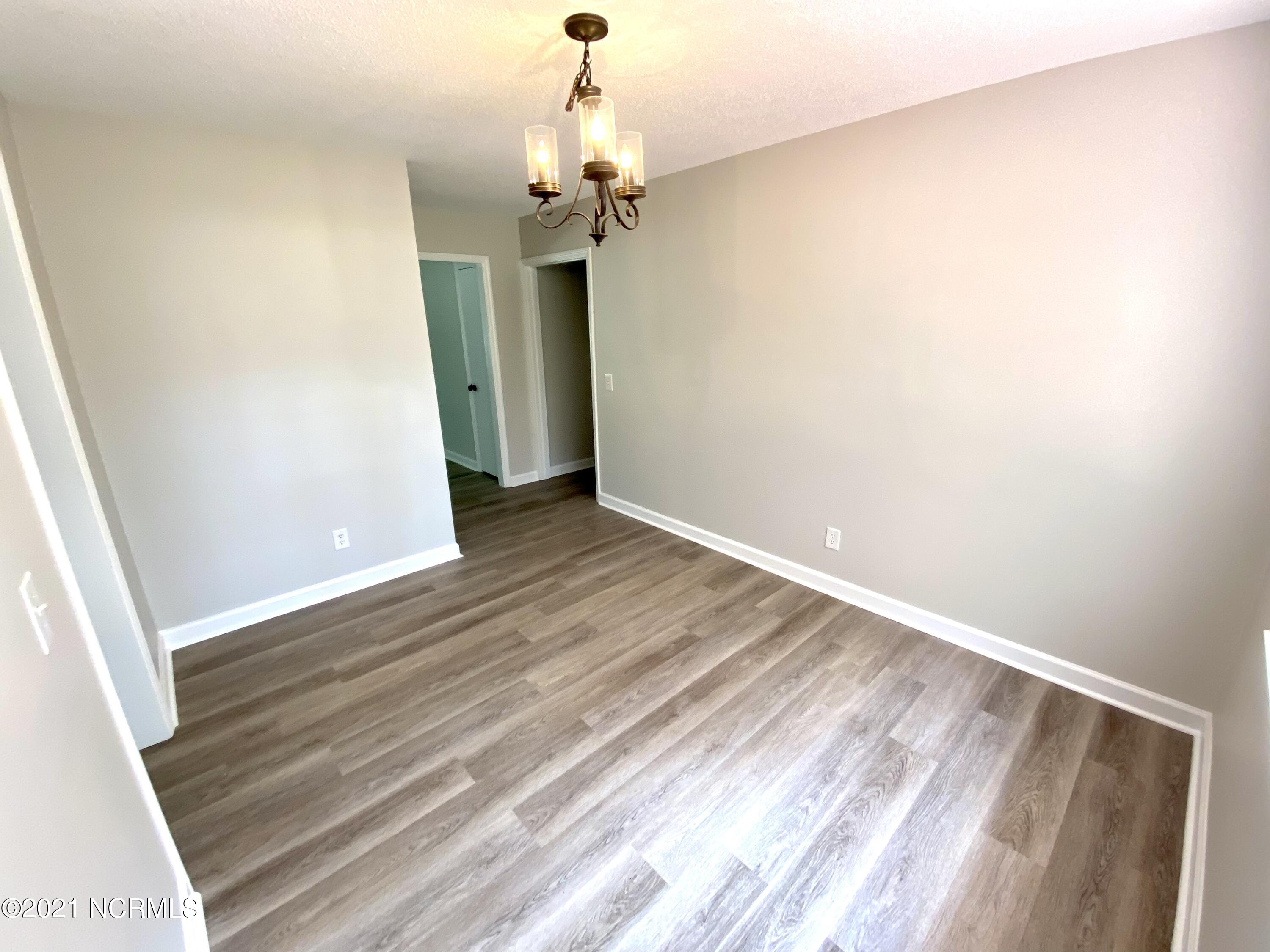102 Winter Circle Elizabethtown, NC 28337 - Photo 14 of 46 Dining Room