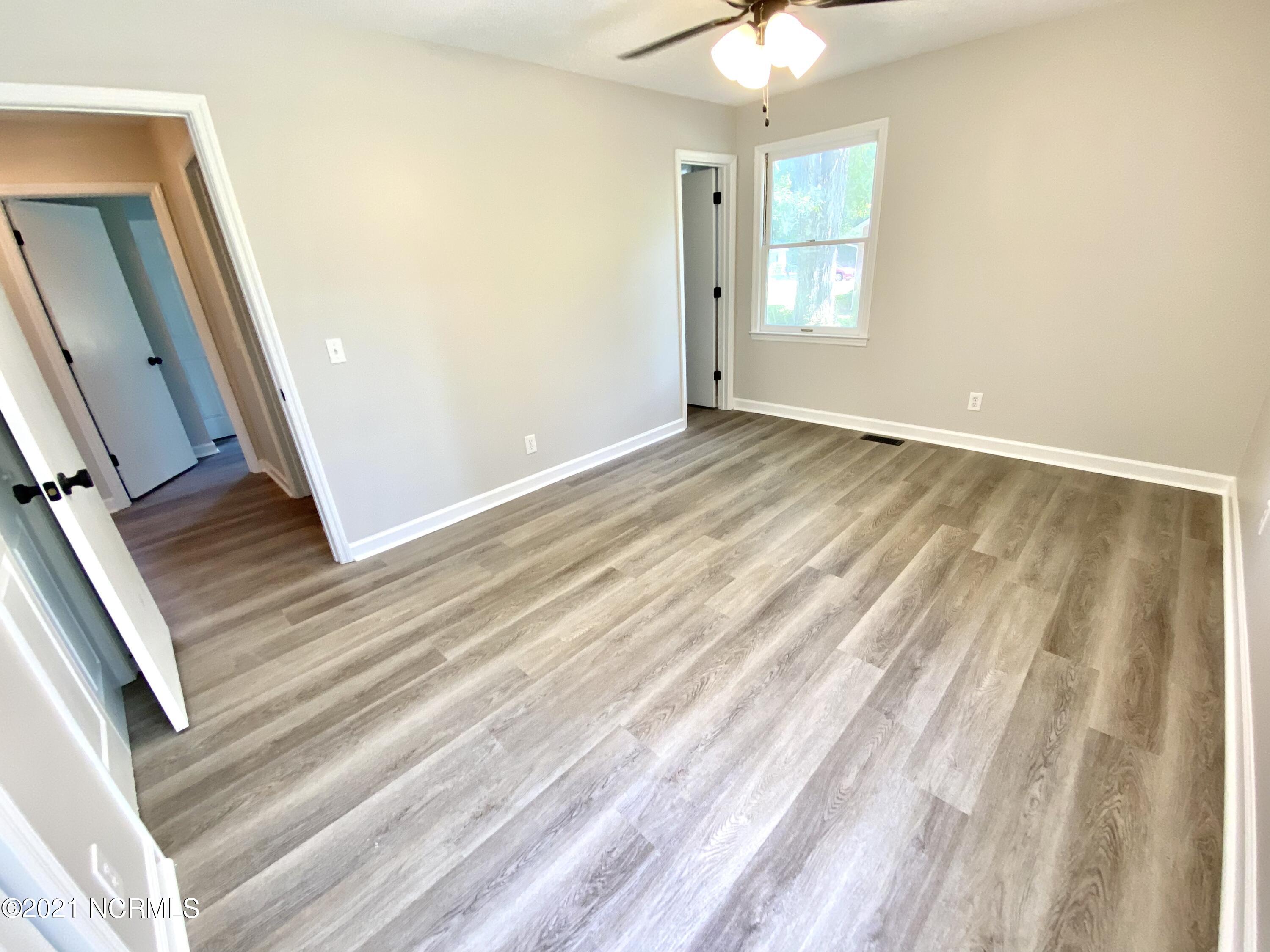 102 Winter Circle Elizabethtown, NC 28337 - Photo 18 of 46 With Double Closets