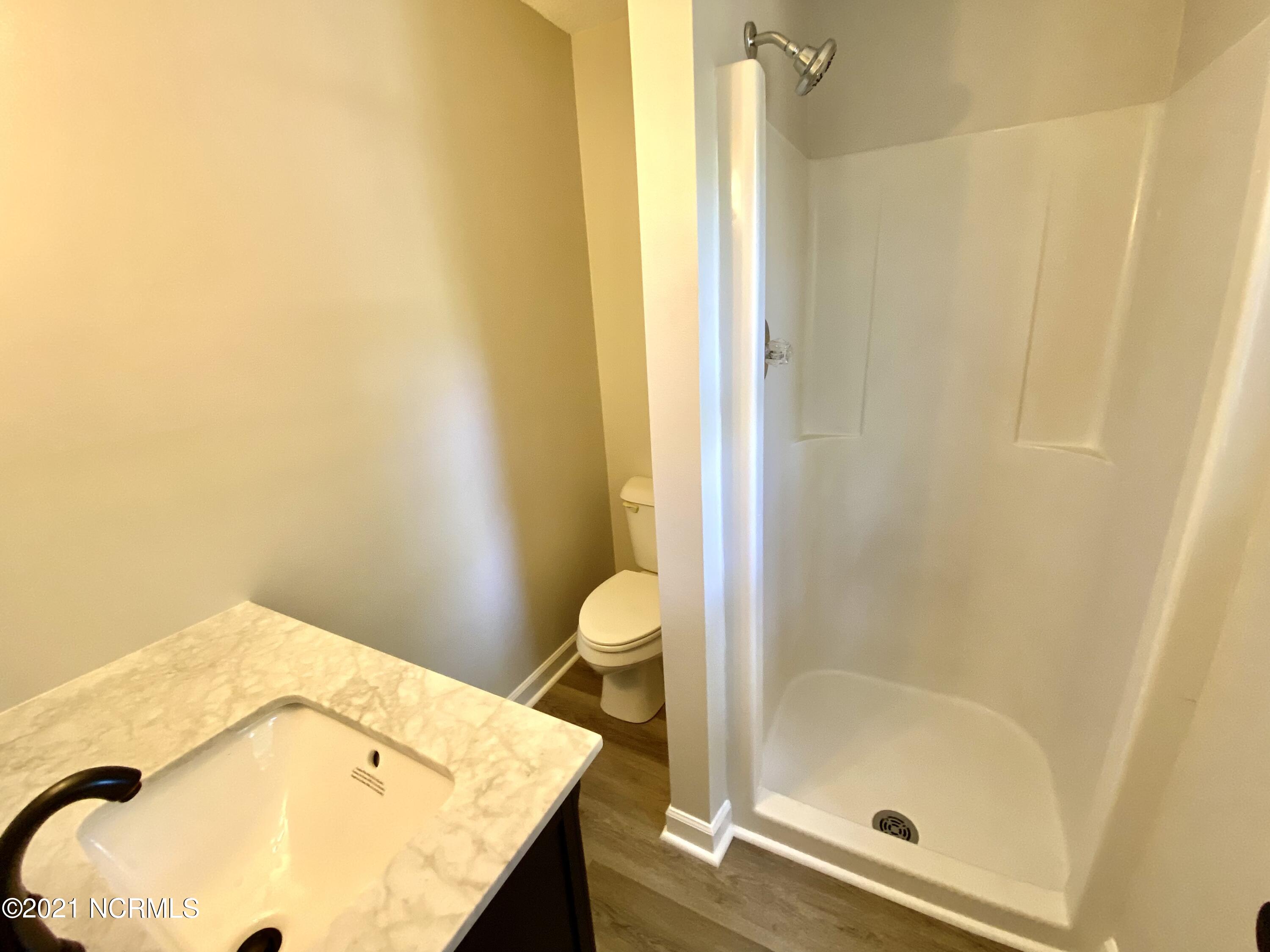 102 Winter Circle Elizabethtown, NC 28337 - Photo 19 of 46 Master Bath