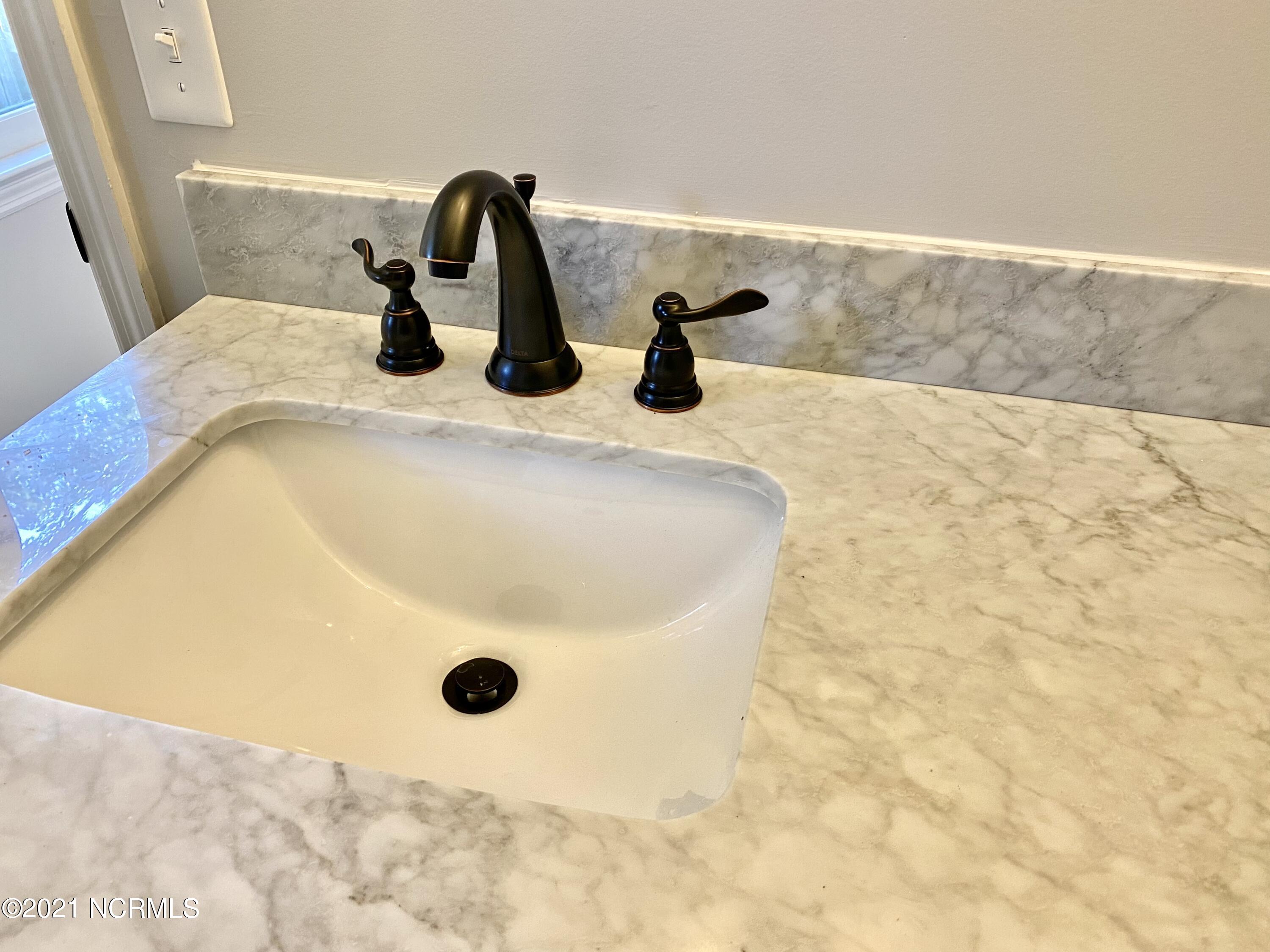 102 Winter Circle Elizabethtown, NC 28337 - Photo 21 of 46 Master Bath