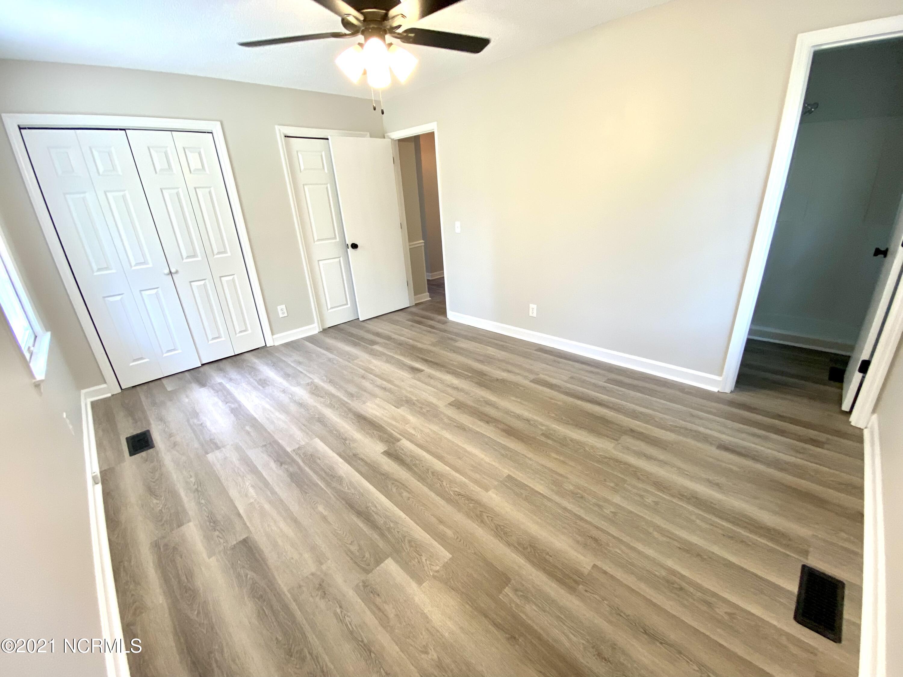 102 Winter Circle Elizabethtown, NC 28337 - Photo 22 of 46 Double Closets